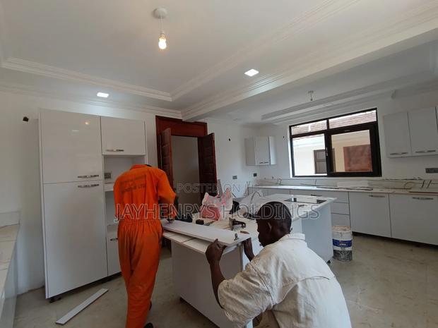 5bdrm House in Garden Estate, Roysambu for sale