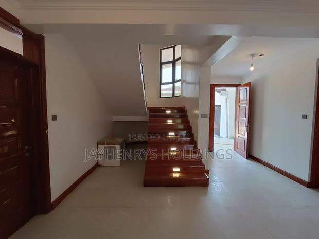 5bdrm House in Garden Estate, Roysambu for sale