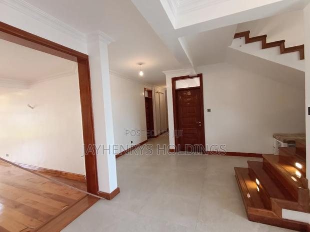 5bdrm House in Garden Estate, Roysambu for sale