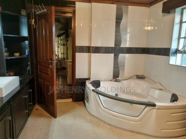 5bdrm House in Garden Estate, Roysambu for sale