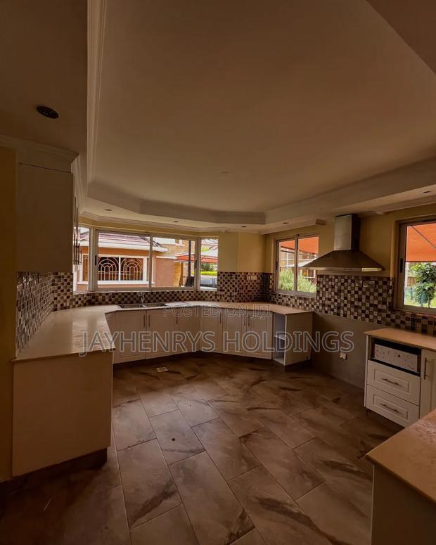 5bdrm House in Lavington for sale