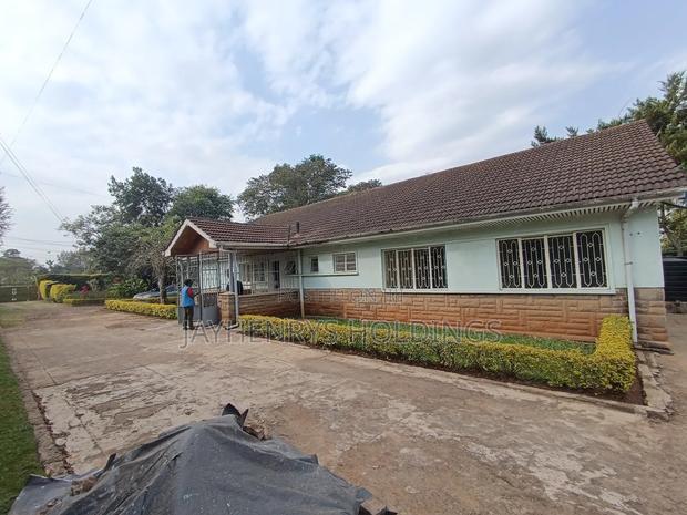 4bdrm Bungalow in Ridgeways for rent