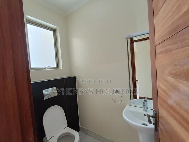 3bdrm Apartment in Roysambu for sale