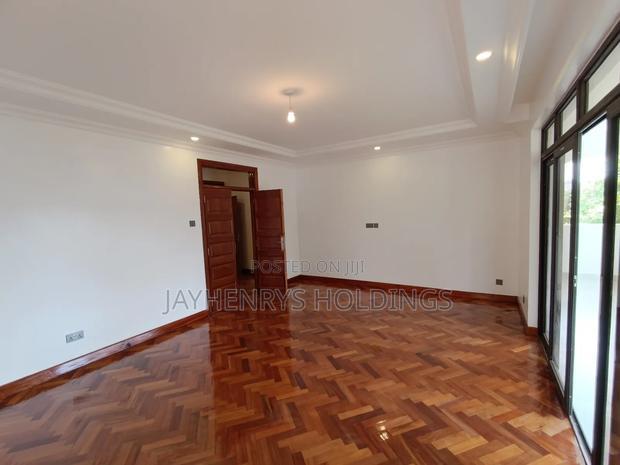 5bdrm House in Garden Estate, Roysambu for sale