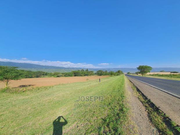 Mai Mahiu- Naivasha Highway 5 Acres Touching Tarmac