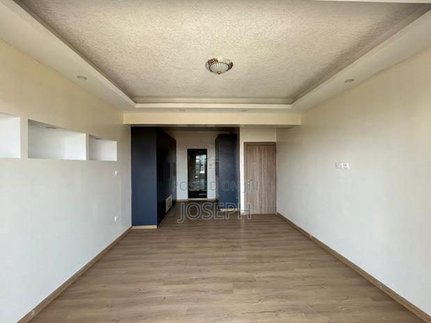 5bdrm Apartment in 3Rd Parklands for sale