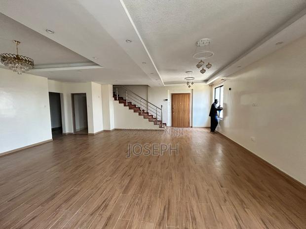 5bdrm Apartment in 3Rd Parklands for sale
