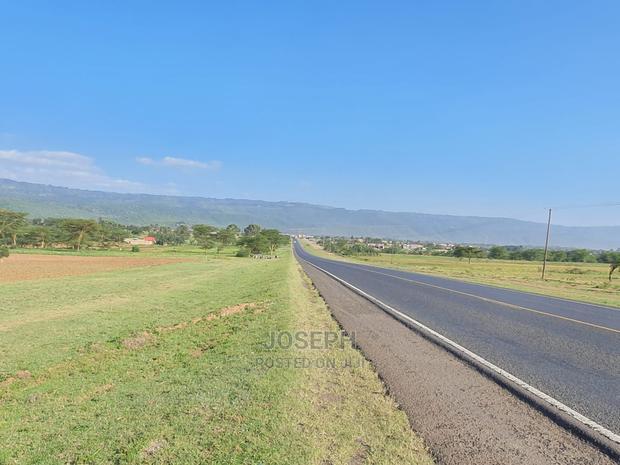 Mai Mahiu- Naivasha Highway 5 Acres Touching Tarmac