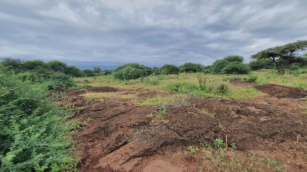 Kimana 60acres Near Sopa Lodge Amboseli
