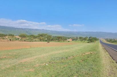 Mai Mahiu- Naivasha Highway 5 Acres Touching Tarmac