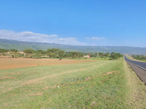 Mai Mahiu- Naivasha Highway 5 Acres Touching Tarmac