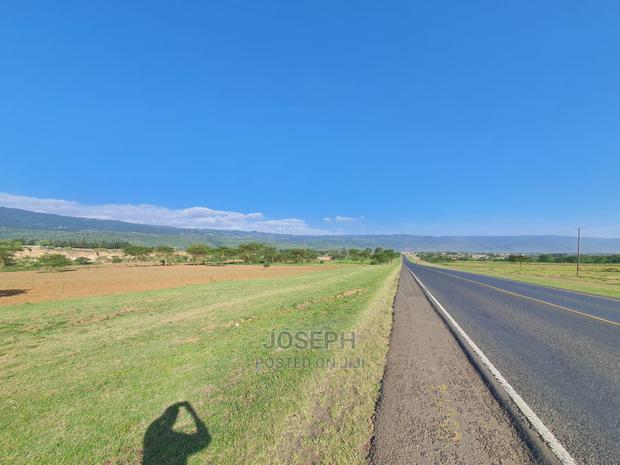 Mai Mahiu- Naivasha Highway 5 Acres Touching Tarmac