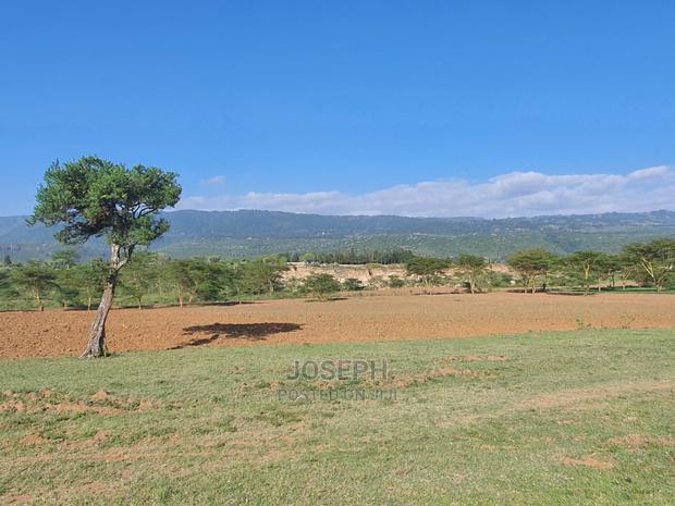 Mai Mahiu- Naivasha Highway 5 Acres Touching Tarmac