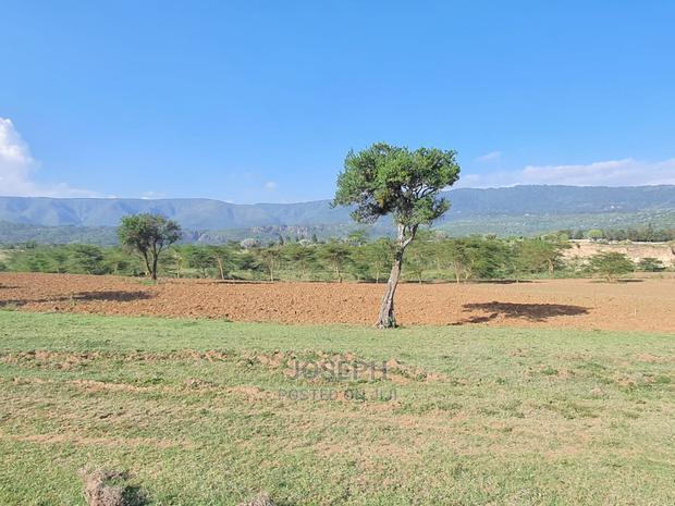 Mai Mahiu- Naivasha Highway 5 Acres Touching Tarmac
