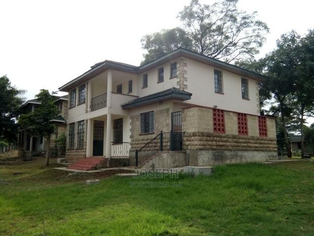 4bdrm Villa in Maporomoko, Riverside Estate for Sale