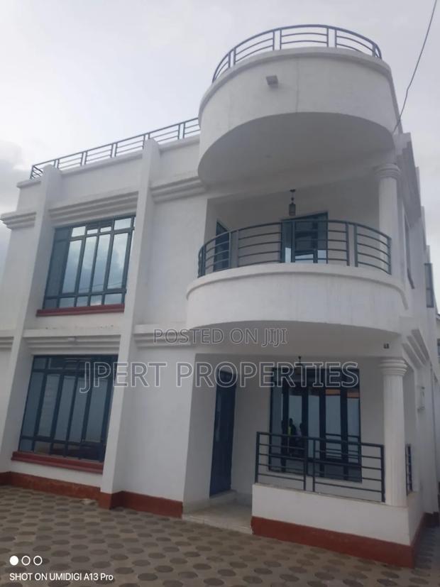 5bdrm Maisonette in Membely, Membley Estate for sale
