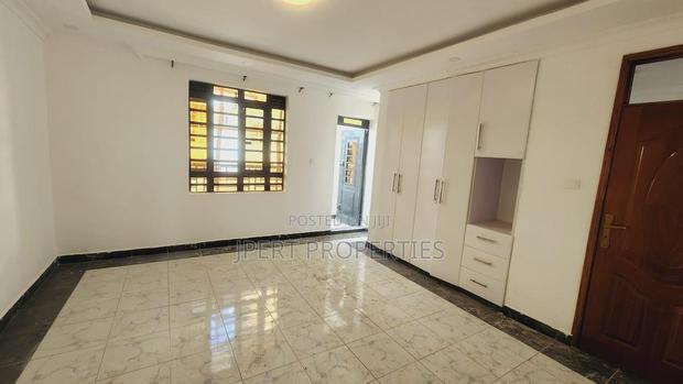 5bdrm Maisonette in Membely, Membley Estate for sale