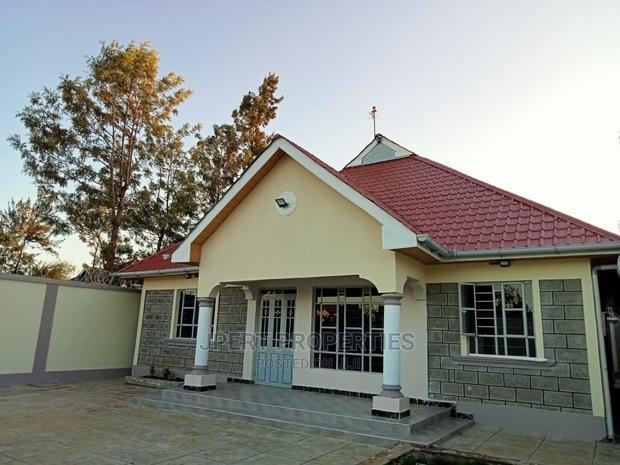 3bdrm Bungalow in Jubilee Drive, Kimbo for sale