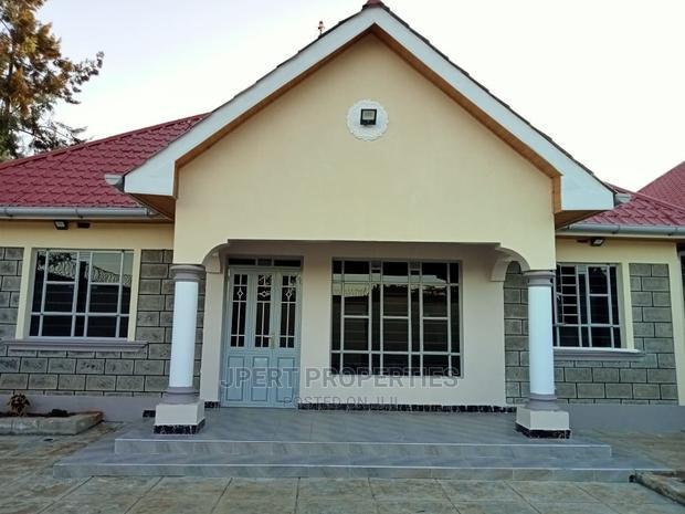 3bdrm Bungalow in Jubilee Drive, Kimbo for sale