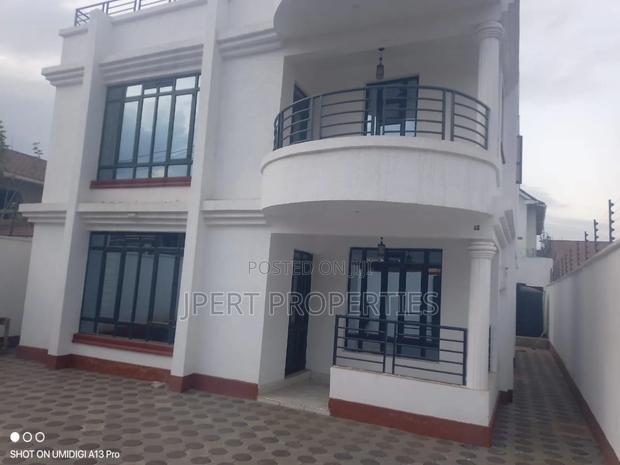 5bdrm Maisonette in Membely, Membley Estate for sale