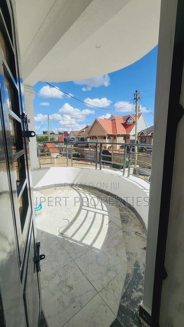 5bdrm Maisonette in Membely, Membley Estate for sale