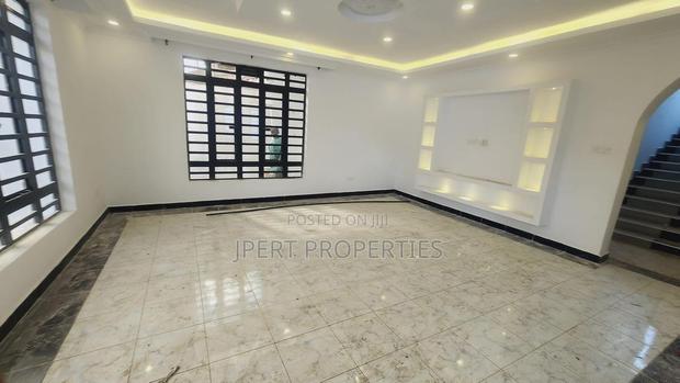 5bdrm Maisonette in Membely, Membley Estate for sale