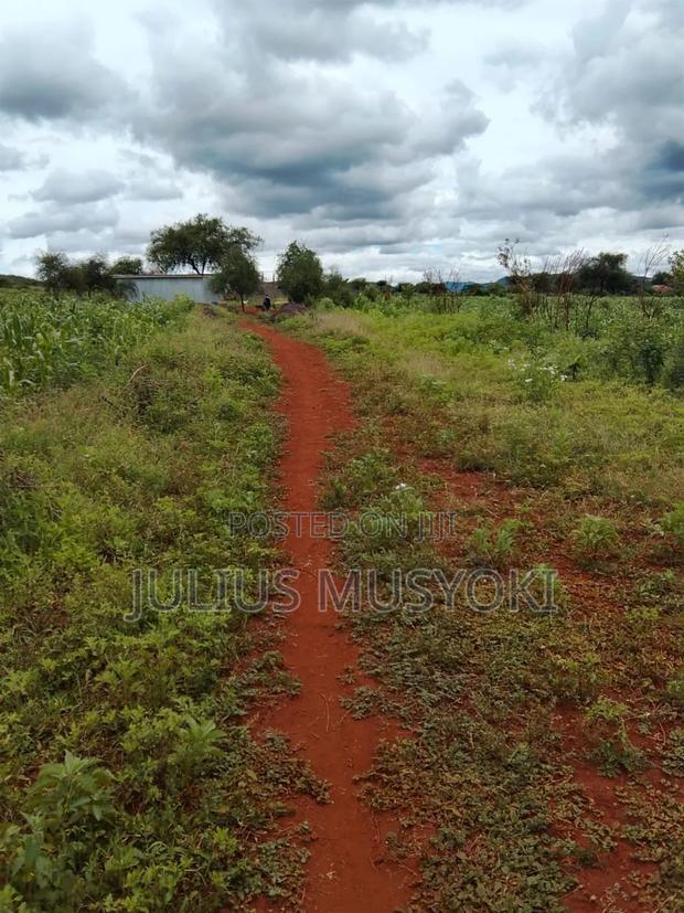 10 Acres Emali Makasa