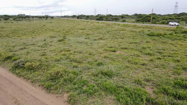 Prime 1 Acre Ewuaso Touching Tarmac at 3m