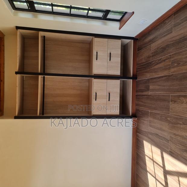 5bdrm Maisonette in Oloirien, Oloosirkon/Sholinke for sale