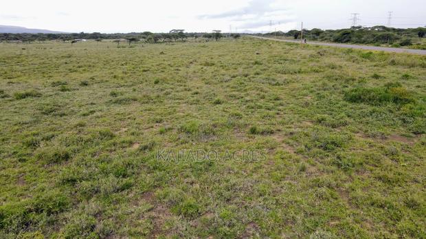 Prime 1 Acre Ewuaso Touching Tarmac at 3m