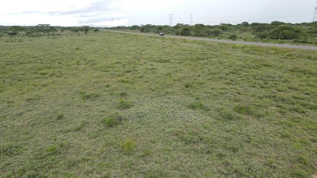 Prime 1 Acre Ewuaso Touching Tarmac at 3m