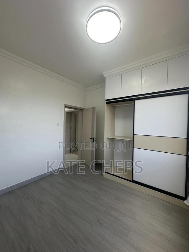 2bdrm Apartment in Gateway Mall Area for sale