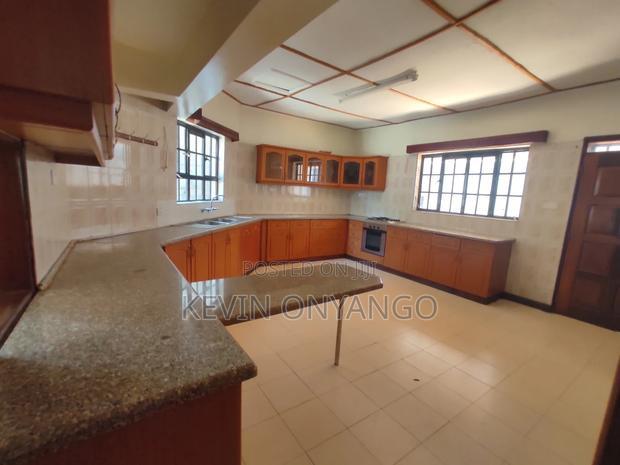 8bdrm Mansion in Karen for rent