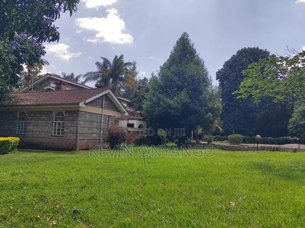 A 6 Bedroom House on 1acre Land
