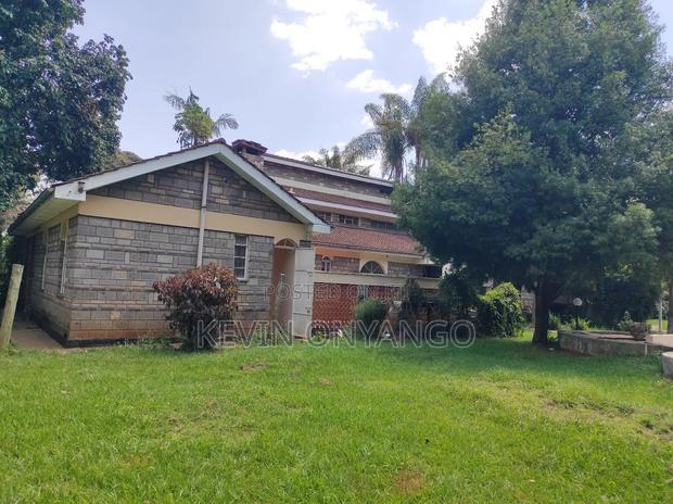 A 6 Bedroom House on 1acre Land