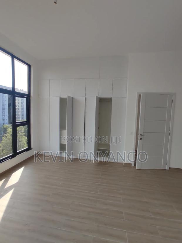 3bdrm Penthouse in Lavington for sale