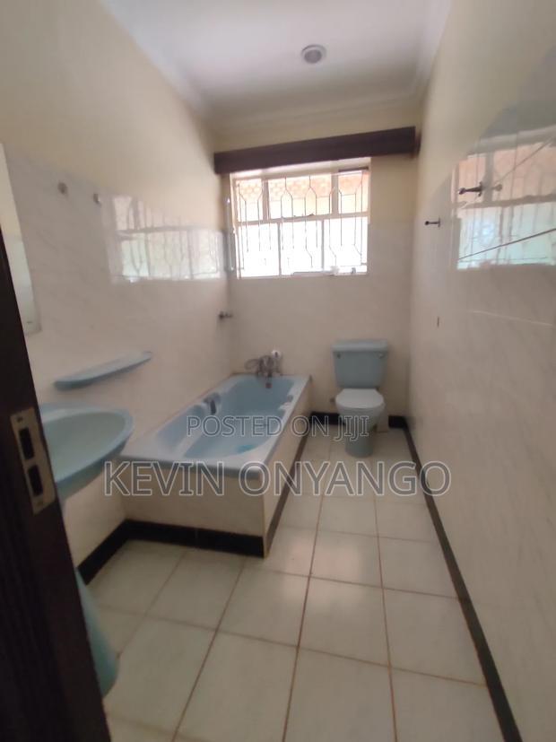 A 6 Bedroom House on 1acre Land