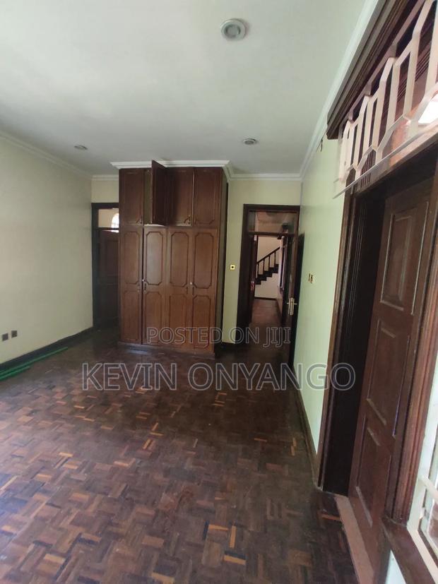 A 6 Bedroom House on 1acre Land