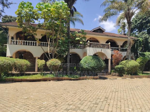 A 6 Bedroom House on 1acre Land