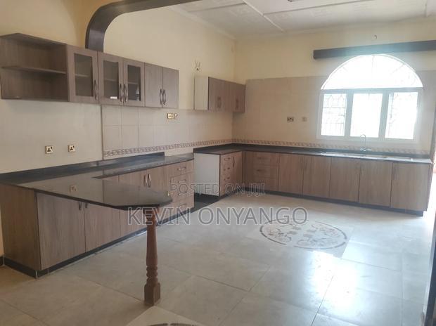A 6 Bedroom House on 1acre Land