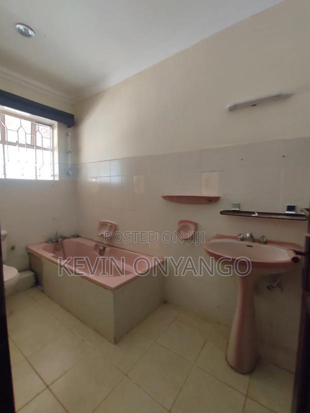 A 6 Bedroom House on 1acre Land