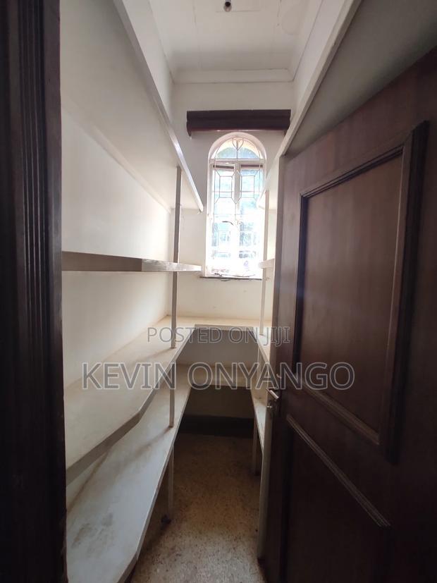 A 6 Bedroom House on 1acre Land