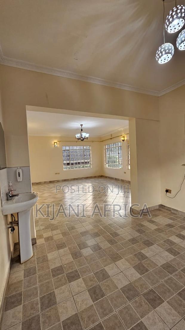 3bdrm Bungalow in Kenyatta Road / Theta for rent