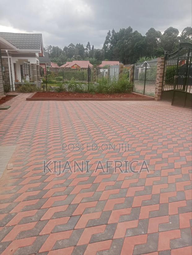 3bdrm Bungalow in Kenyatta Road / Theta for rent