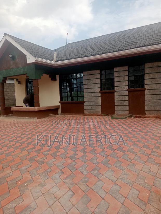3bdrm Bungalow in Kenyatta Road / Theta for rent
