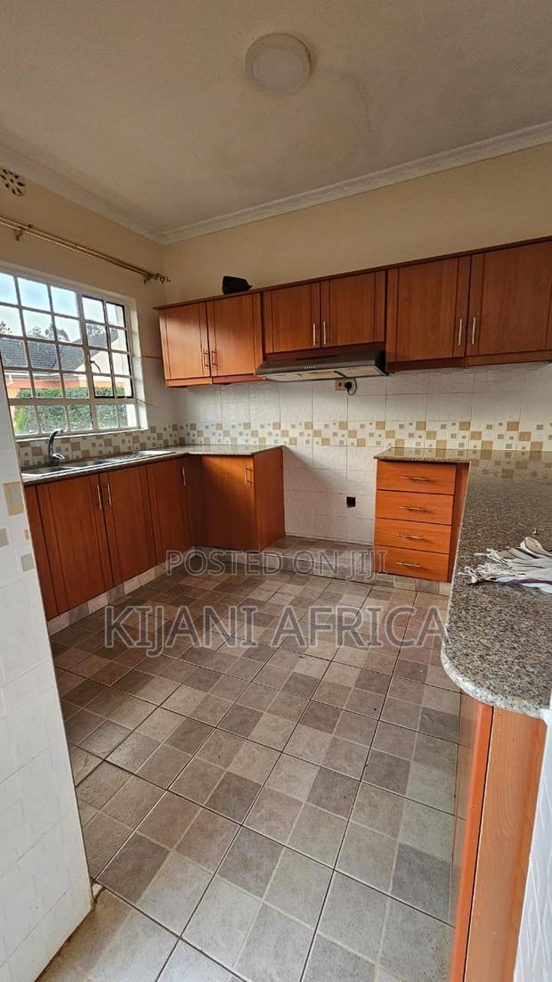 3bdrm Bungalow in Kenyatta Road / Theta for rent