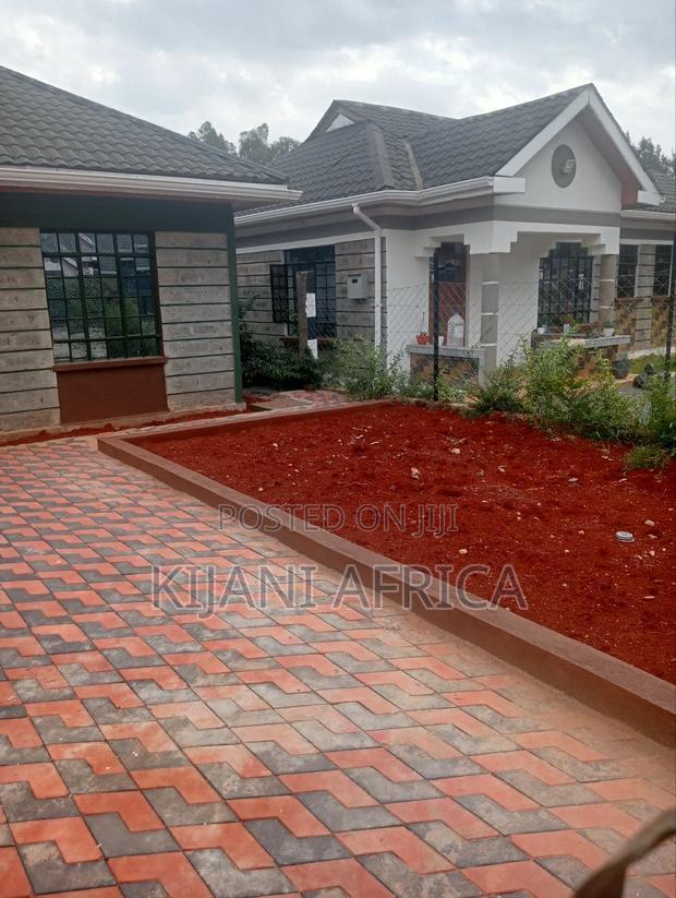 3bdrm Bungalow in Kenyatta Road / Theta for rent
