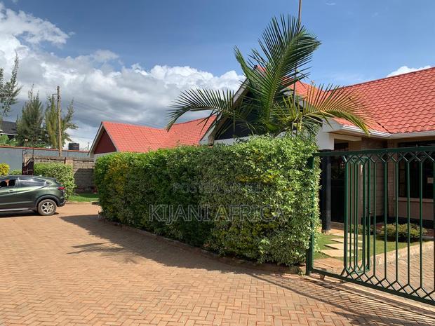 3bdrm Bungalow in Kenyatta Road / Theta for rent