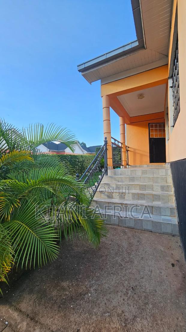 3bdrm Bungalow in Kenyatta Road / Theta for rent
