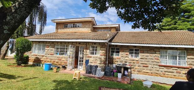 8bdrm Bungalow in Pioneer for sale